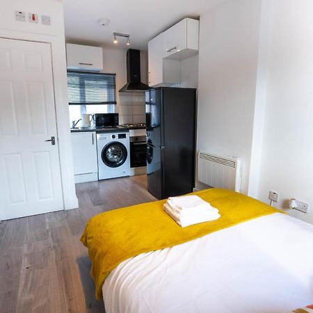 No 01 Small Studio Flat In Aylesbury Town Station المظهر الخارجي الصورة