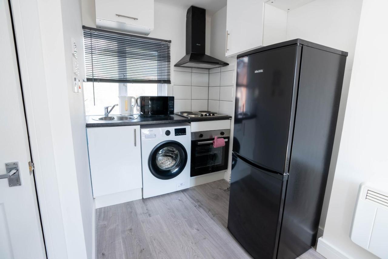 No 01 Small Studio Flat In Aylesbury Town Station المظهر الخارجي الصورة