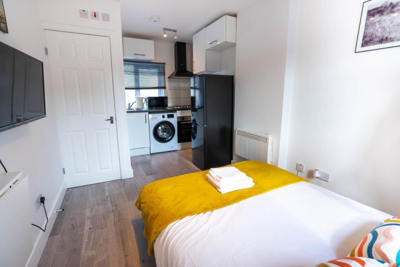 No 01 Small Studio Flat In Aylesbury Town Station المظهر الخارجي الصورة