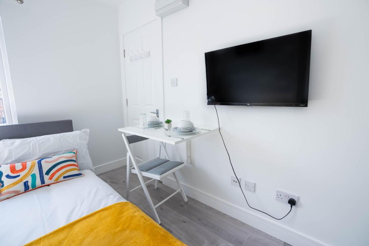 No 01 Small Studio Flat In Aylesbury Town Station المظهر الخارجي الصورة